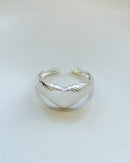 Anel Regulável Canelado Coração - Semijoia Banhado a Prata