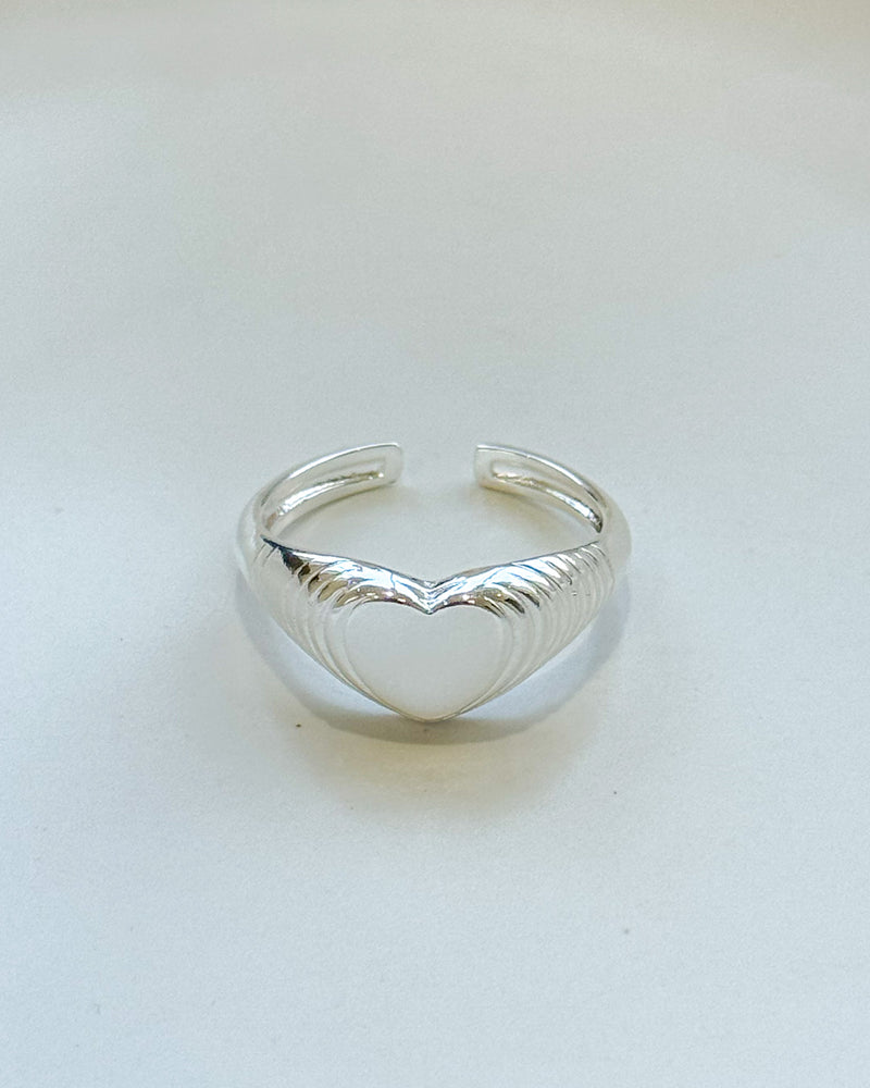 Anel Regulável Canelado Coração - Semijoia Banhado a Prata