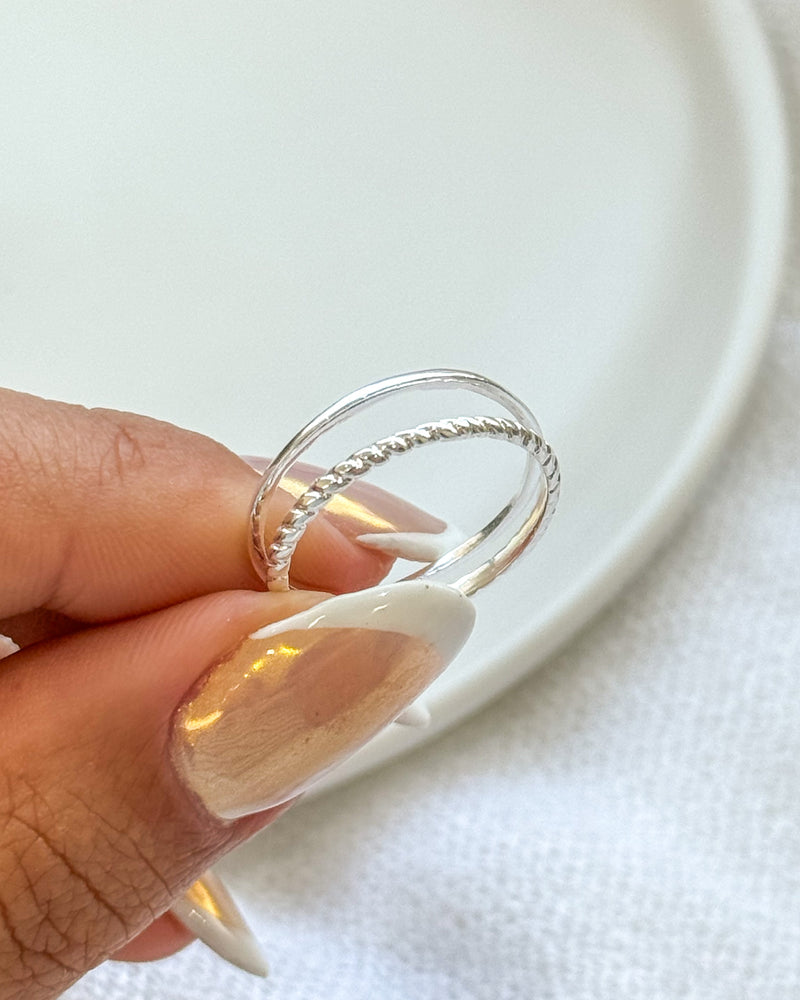 Anel Regulável Duplo Detalhado - Semijoia Banhado a Prata