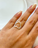 Anel Regulável Coração Vazado - Semijoia Banhado a Prata