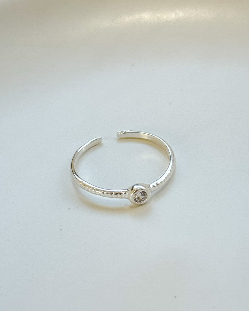 Anel Regulável Solitário Simples - Semijoia Banhado a Prata