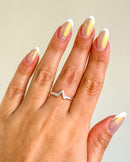 Anel Regulável V - Semijoia Banhado a Prata