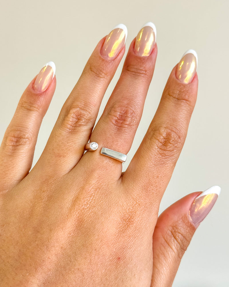 Anel Regulável Quadrado com Pedrinha - Semijoia Banhado a Prata