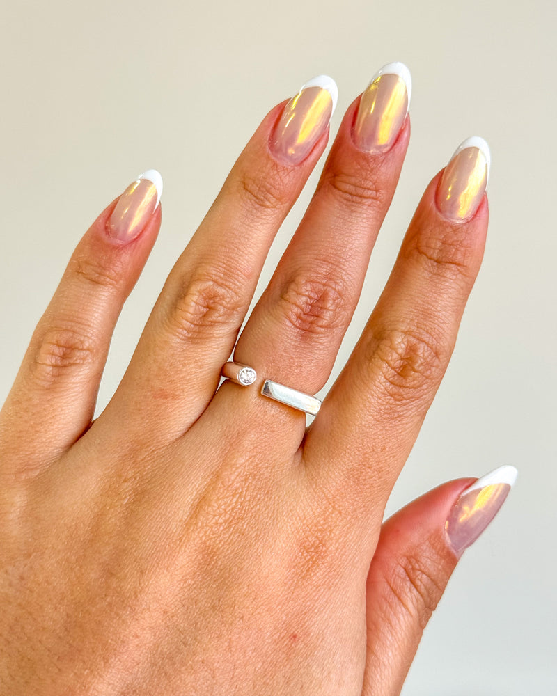 Anel Regulável Quadrado com Pedrinha - Semijoia Banhado a Prata