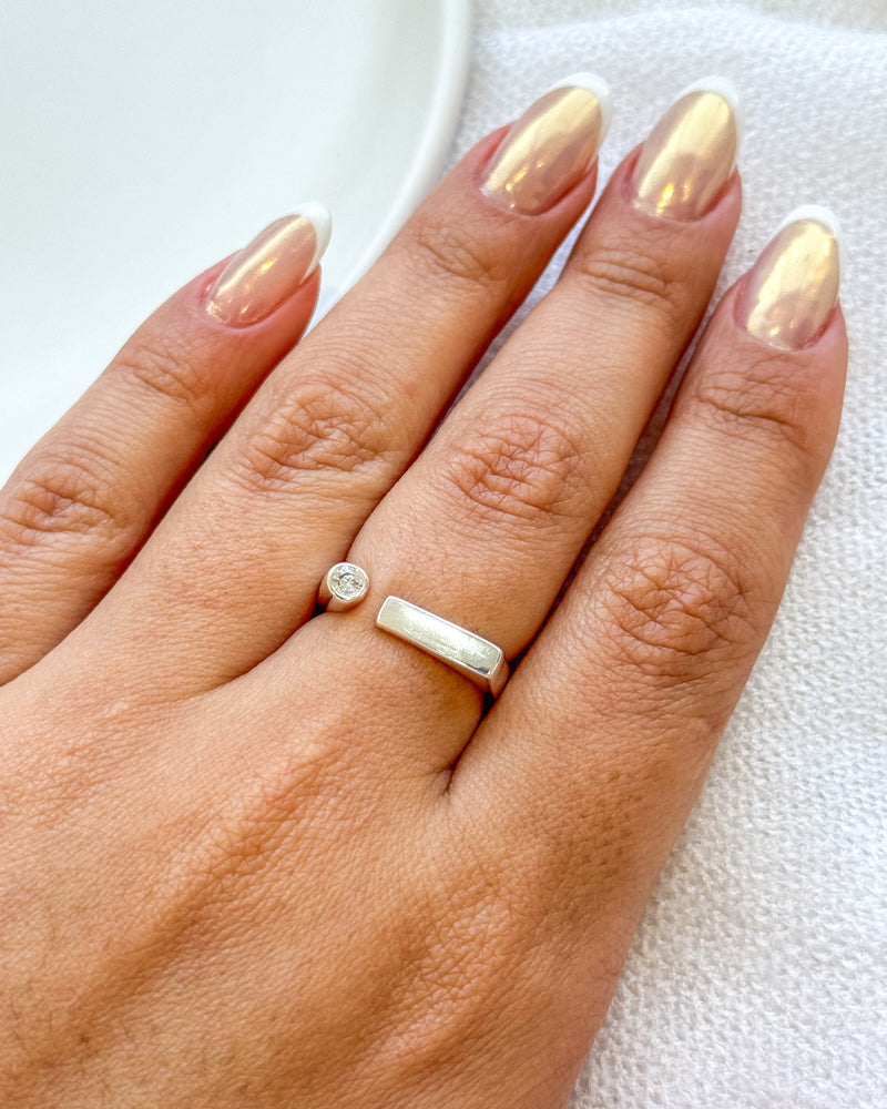 Anel Regulável Quadrado com Pedrinha - Semijoia Banhado a Prata