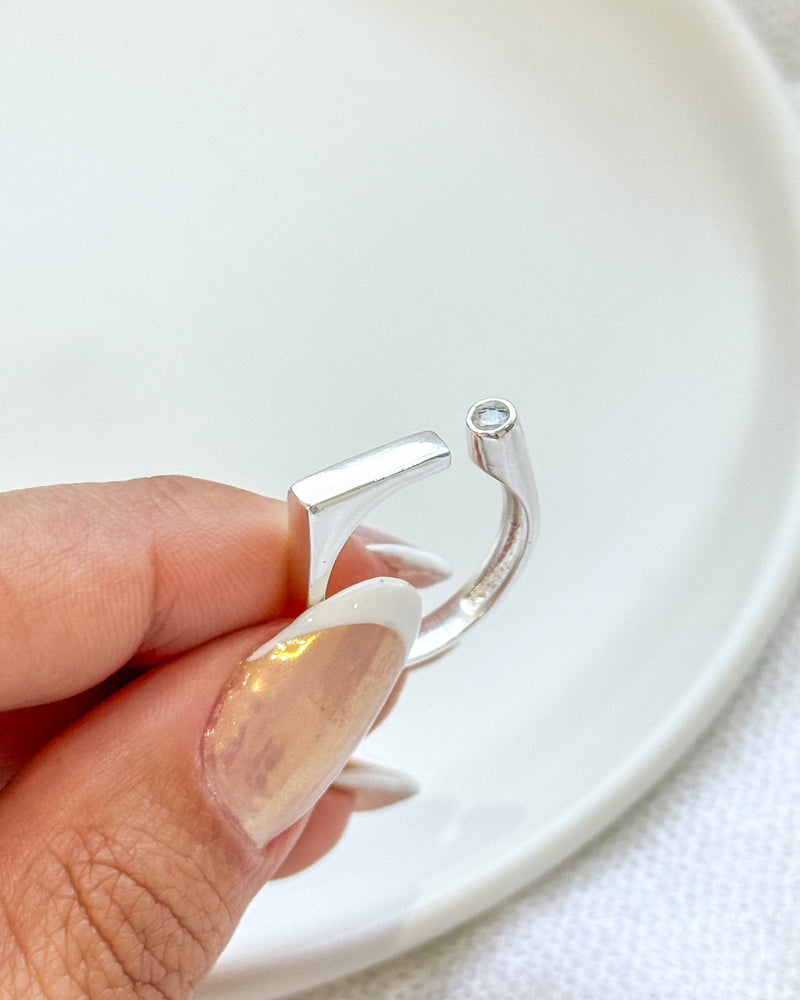 Anel Regulável Quadrado com Pedrinha - Semijoia Banhado a Prata