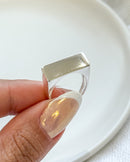 Anel Regulável Base Quadrada - Semijoia Banhado a Prata