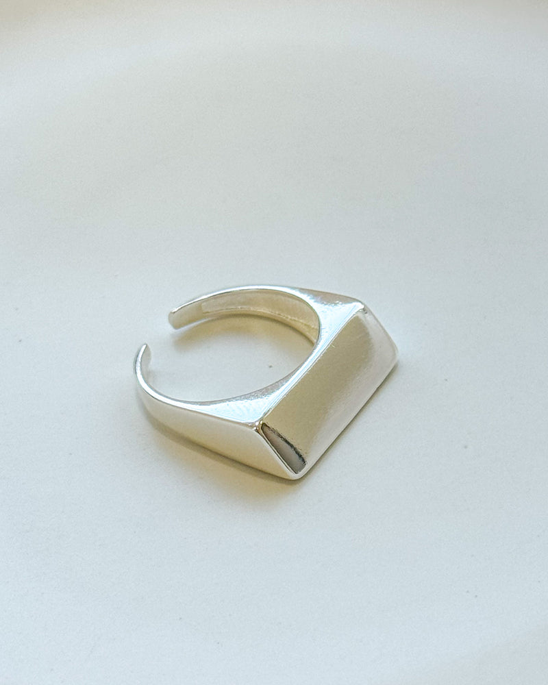 Anel Regulável Base Quadrada - Semijoia Banhado a Prata