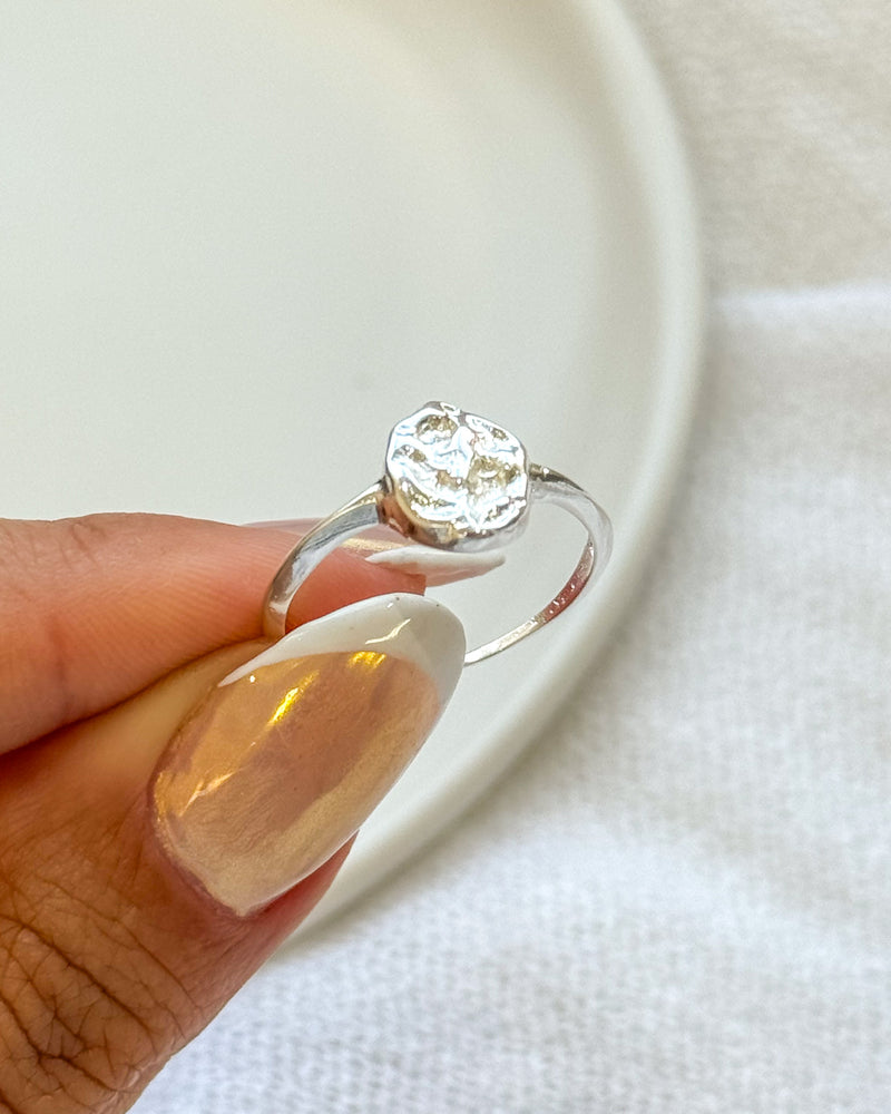 Anel Regulável Medalha Organic - Semijoia Banhado a Prata