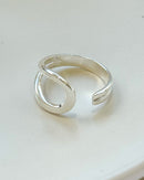 Anel Regulável Oval Vazado - Semijoia Banhado a Prata