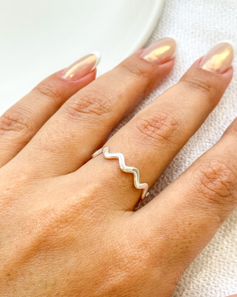 Anel Regulável Zig Zag - Semijoia Banhado a Prata