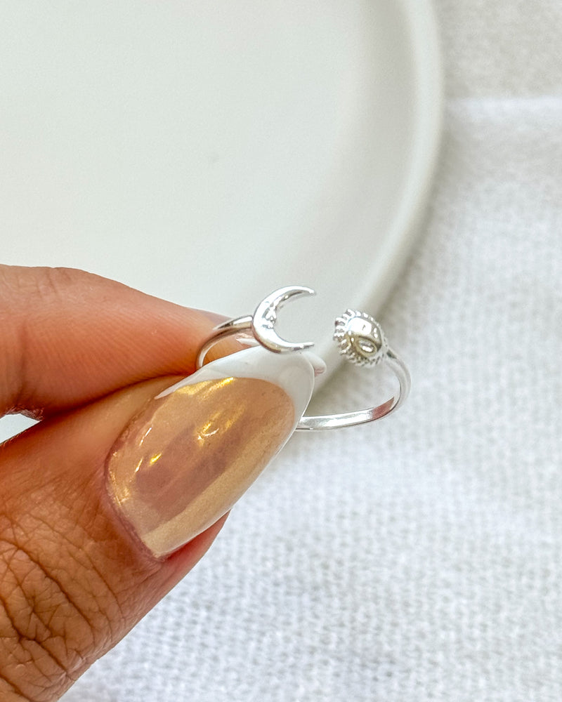 Anel Regulável Lua Sol - Semijoia Banhado a Prata