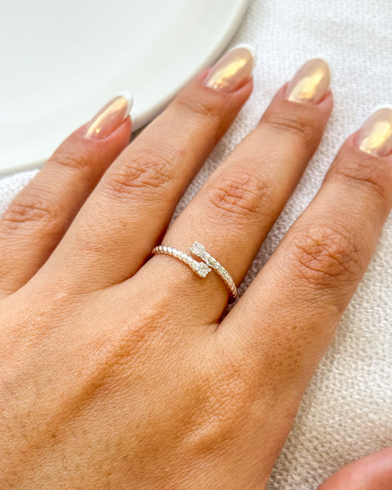 Anel Regulável Trançado Duo Zircônia - Semijoia Banhado a Prata