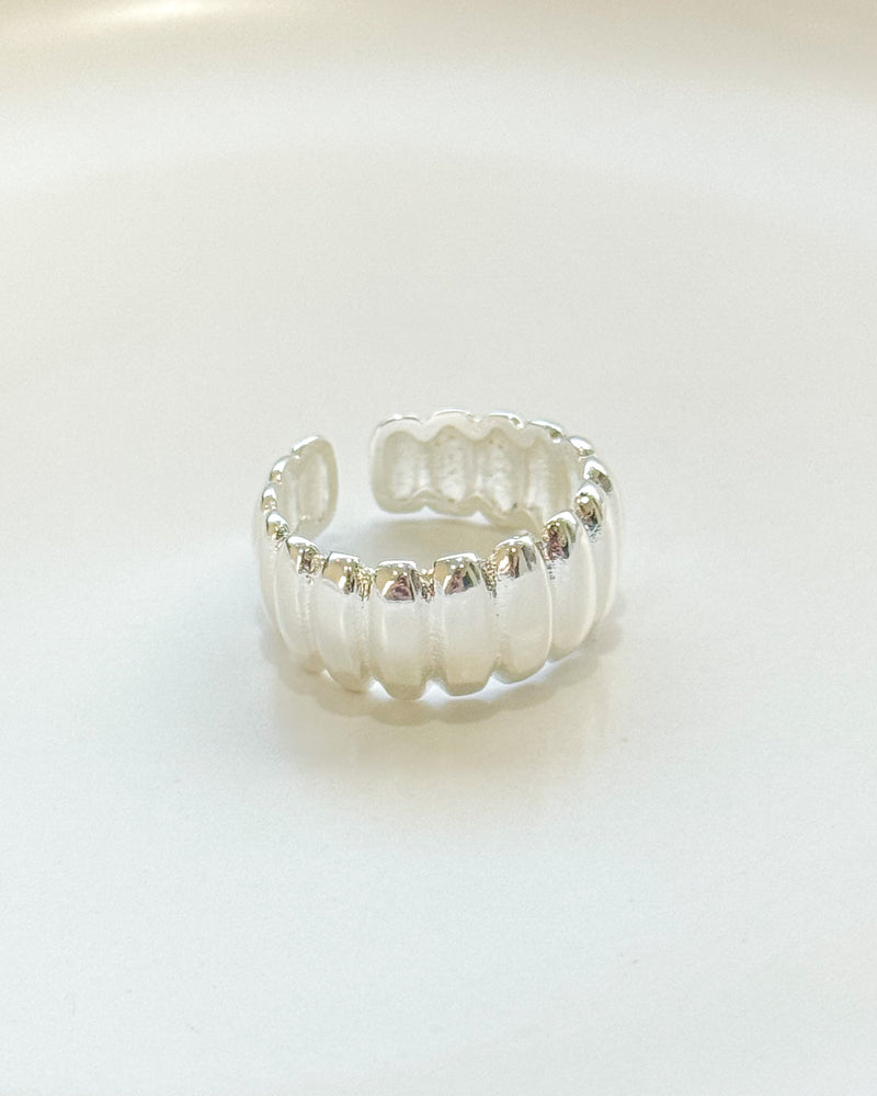 Anel Regulável Canelado Bold - Semijoia Banhado a Prata