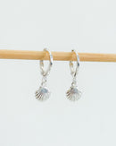 Argolinha com Pingente Concha - Semijoia Banhado a Prata