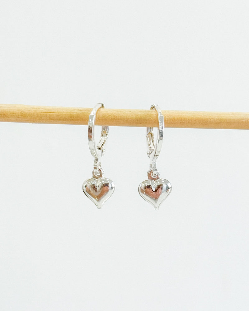 Argolinha com Pingente Coração - Semijoia Banhado a Prata