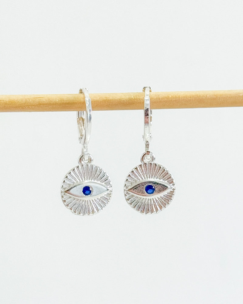 Argolinha com Pingente Medalha Olho Grego - Semijoia Banhado a Prata