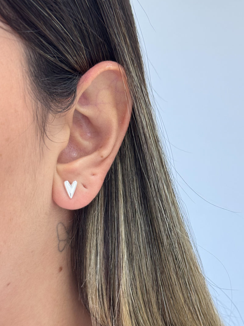 Brinco Coração Puxadinho - Semijoia Banhado a Prata