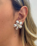 Brinco Max Flor Com Pérola - Semijoia Banhado a Prata