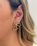 Brinco Flor Vazada Organic - Semijoia Banhado em Ouro 18k