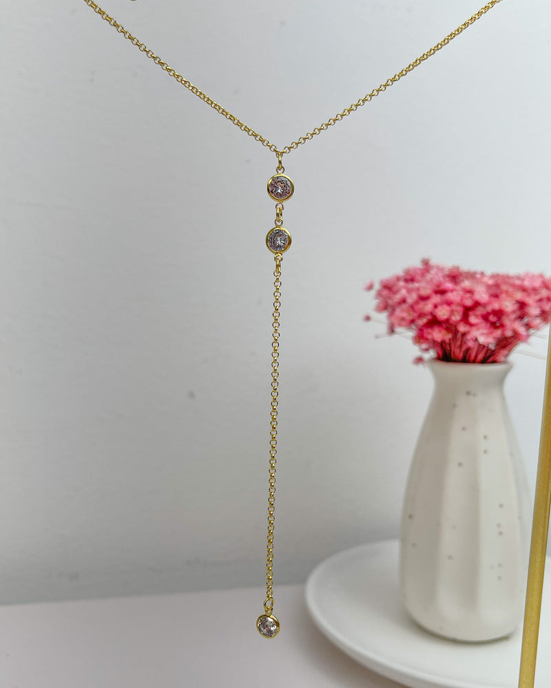 Colar Gravatinha Com Pontos de Zircônias - Semijoia Banhado em Ouro 18k