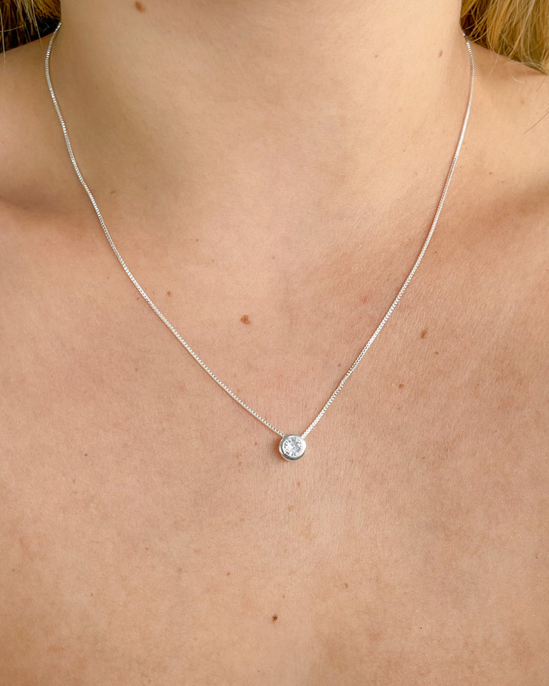Colar Pingente Redondo Cristal - Semijoia Banhado a Prata