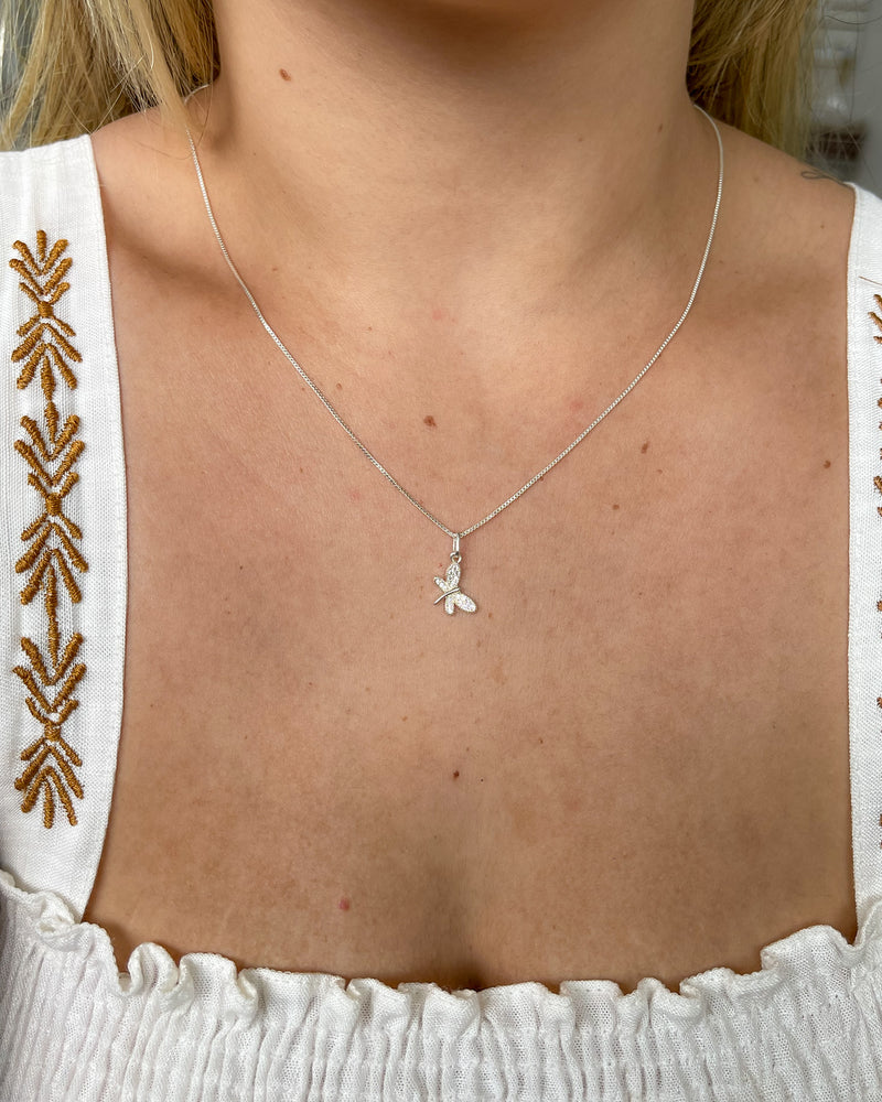 Colar Pingente Libélula Cravejada - Semijoia Banhado a Prata