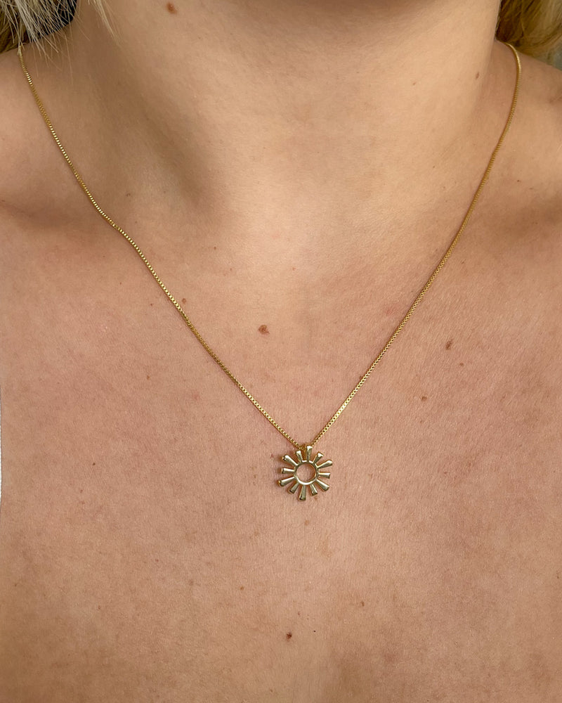 Colar Pingente Sol - Semijoia Banhado em Ouro 18k