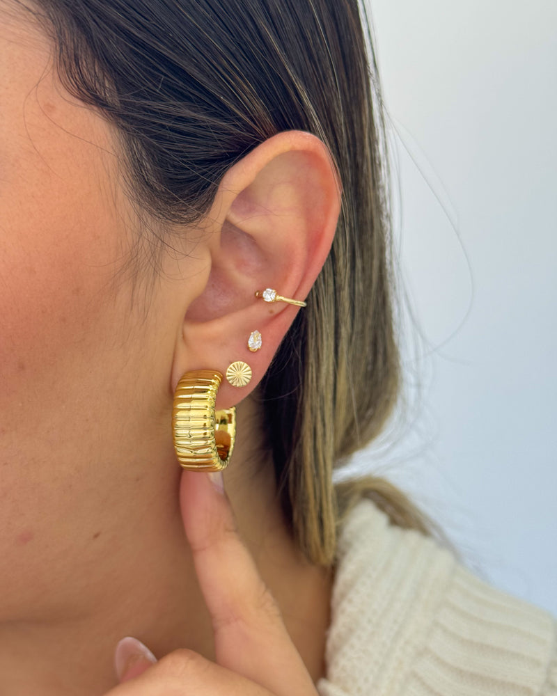 Meia Argola Riscada - Semijoia Folheada a Ouro 18k