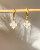 Argola de Trevo Inspiração - Madrepérola - Áurea Acessórios