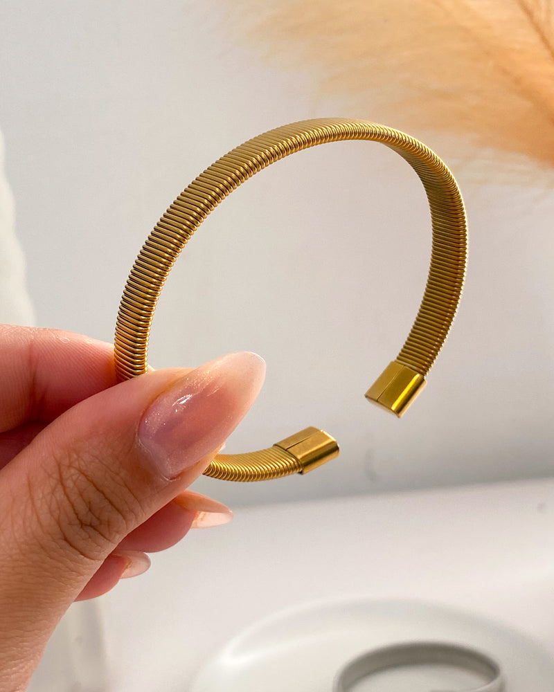 Bracelete Riscado Regulável Dourado - Áurea Acessórios