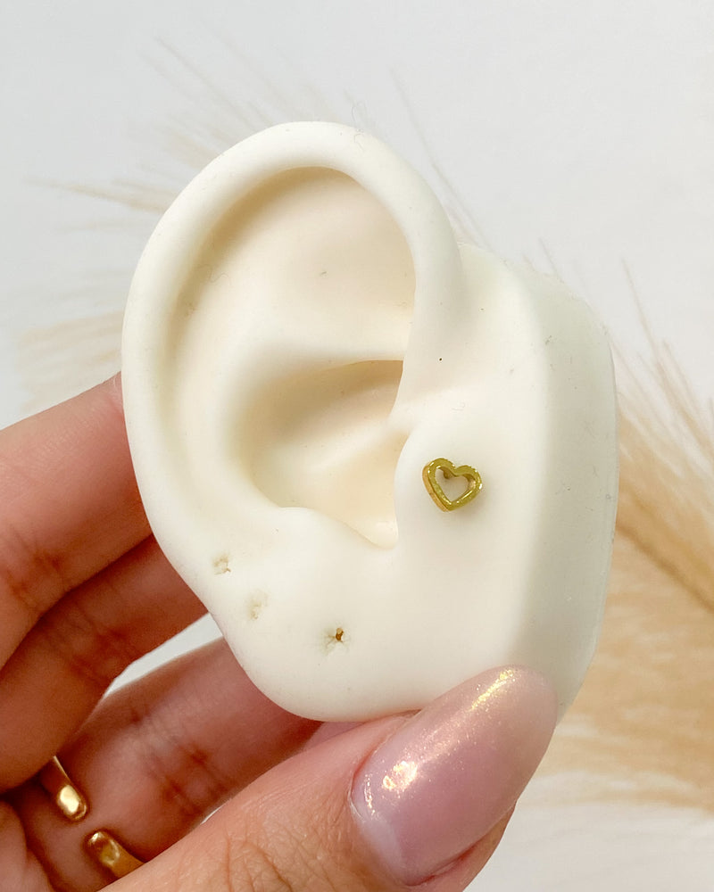 Piercing Tragus Flat Coração Liso - Dourado - Áurea Acessórios