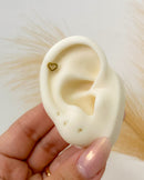 Piercing Tragus Flat Coração Liso - Dourado - Áurea Acessórios