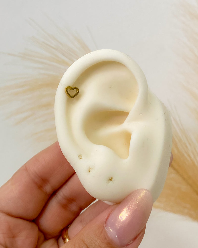 Piercing Tragus Flat Coração Liso - Dourado - Áurea Acessórios