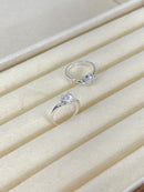 Anel Regulável Mindinho Gota (Pinky Ring) - Semijoia Banhado a Prata
