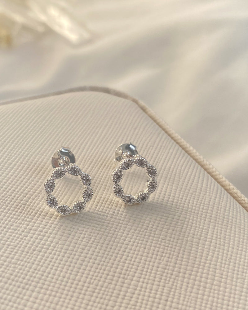 Brinco Mini Circulos Cravejados - Semijoia Banhado a Prata