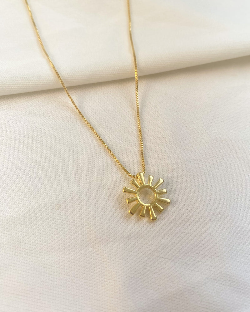 Colar Pingente Sol - Semijoia Banhado em Ouro 18k