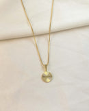 Colar Pingente Medalha Riscada - Semijoia Banhado em Ouro 18k