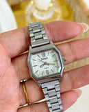 Relógio Feminino Quadrado Analógico Pequeno