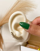 Ear Cuff Formato Navete Cravejado - Semijoia Banhada a Ouro 18k