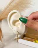 Argolinha com Pingente Abelha - Semijoia Banhado em Ouro 18k