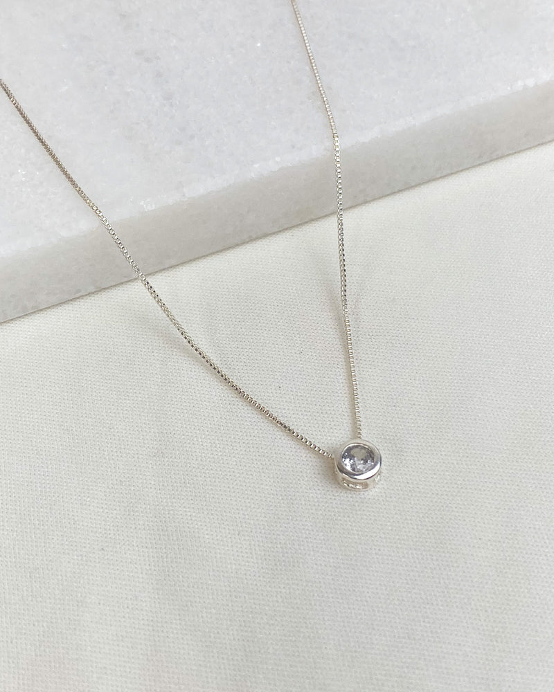 Colar Pingente Redondo Cristal - Semijoia Banhado a Prata