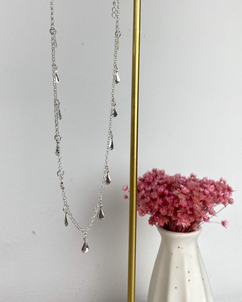 Colar Gotinhas Penduradas - Semijoia Banhado a Prata