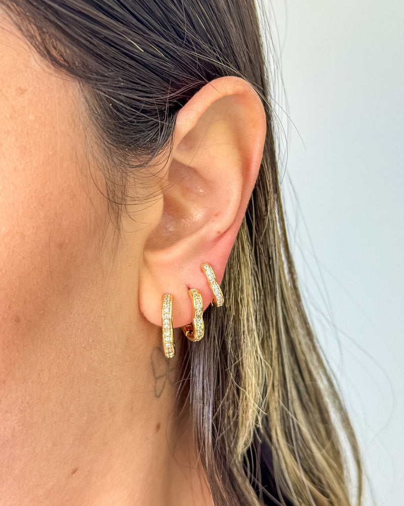 Trio de Brincos Coração Cravejado - Semijoia Folheada a Ouro 18k