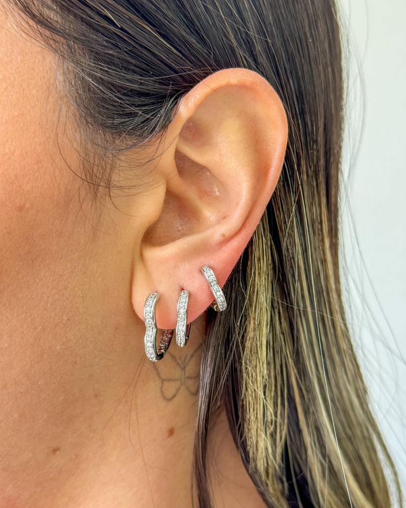 Trio de Brincos Coração Cravejado - Semijoia Folheada em Prata