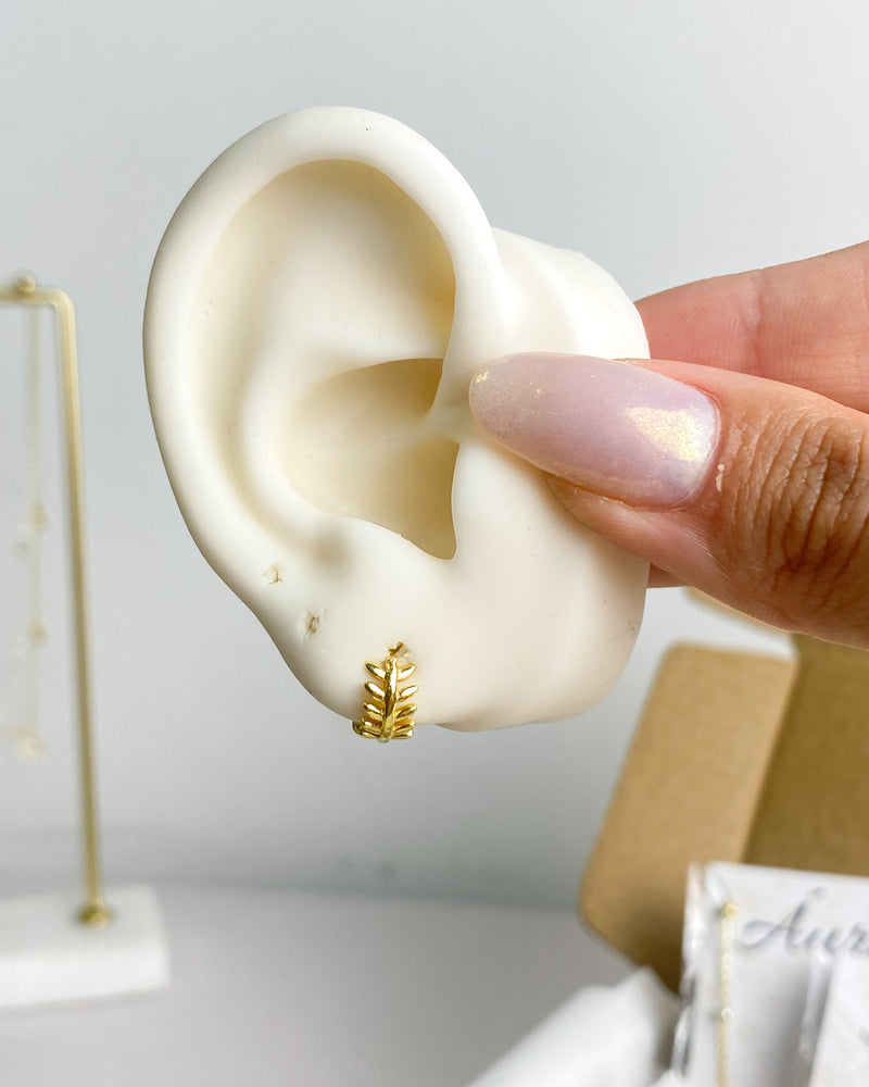 Argolinha com Pingente Raminhos - Semijoia Banhado em Ouro 18k