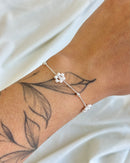 Pulseira Florzinha Pérola - Semijoia Folheada a Prata