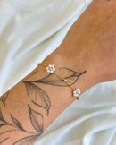 Pulseira Florzinha Pérola - Semijoia Folheada a Ouro