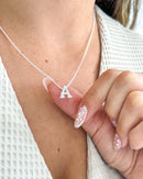 Colar Letra Inicial Cravejado - Semijoia Folheada a Prata