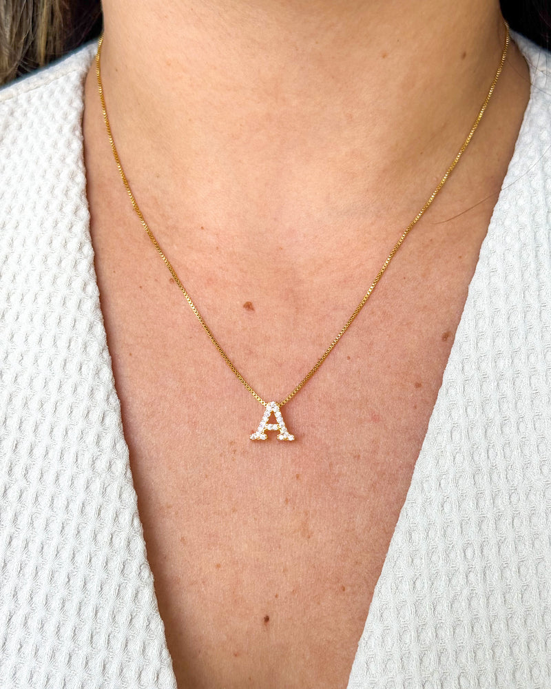 Colar Letra Inicial Cravejado - Semijoia Folheada a Ouro 18k